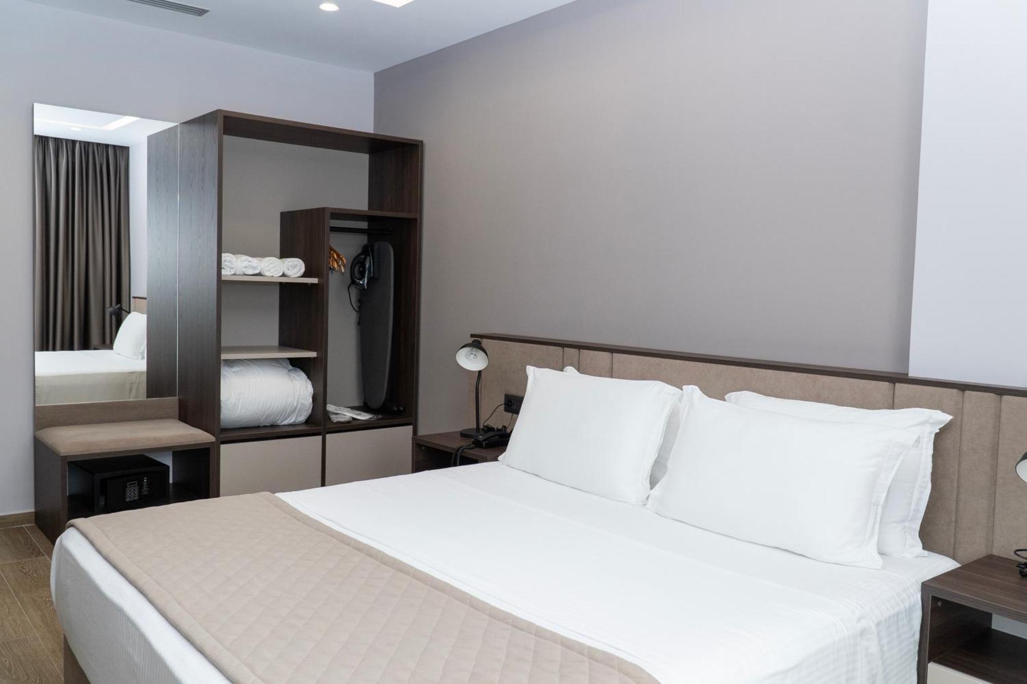 Отель Joelle Premium 4*